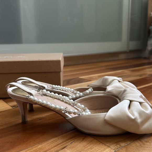 Jade on Etsy Ivory Bridal Kitten Heel in sz 8.5 - Picture 6 of 6